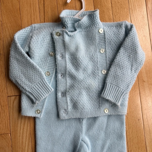 Vintage Julius Berger Baby
Blue 2-Piece Knit Cardigan and Stirrup Romper Set !! - Picture 3 of 5
